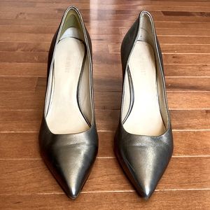 Silver/Gray Nine West Heels - Great Condition - Flexible sole